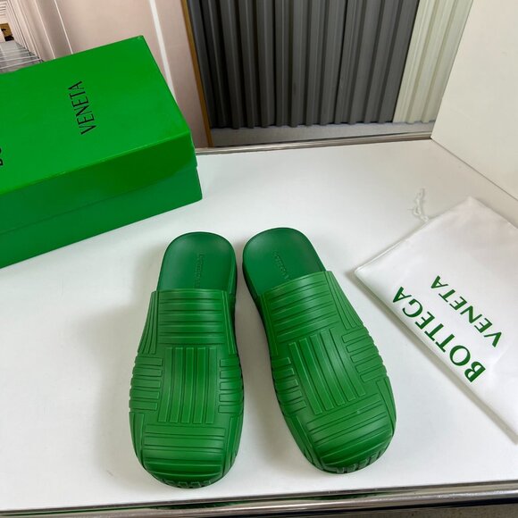 サンダル・ミュール BOTTEGA VENETA Slippers and Clogs Women Rubber Green/Kiwi Bottega Veneta - Rubber Clogs - Green Bottega Veneta